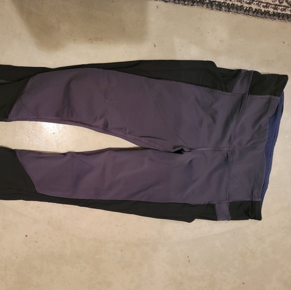 Lululemon size 8 luxtreme crops - Picture 1 of 4